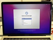 apple_macbook_pro_13_touch-bar_b_09.JPEG